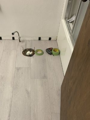 running laminate boards parallel to bathtub