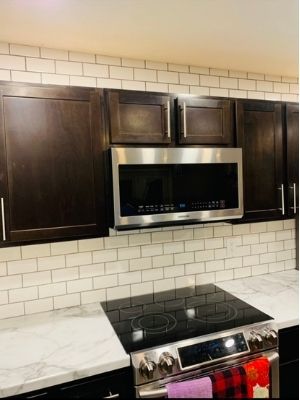 finished subway tile backsplash from countertop to ceiling