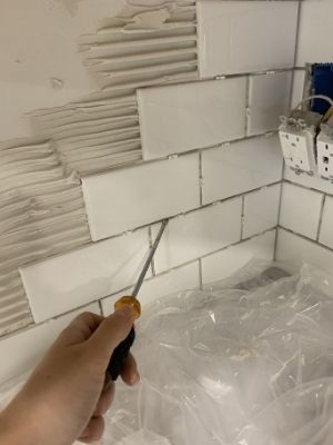 remove excess glue after installing subway tile backsplash