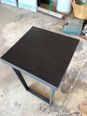 how to make beginner end table - polycrylic top coat top view