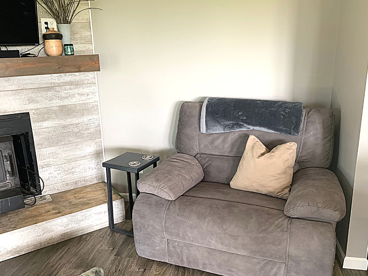 How Many Throw Pillows Do You Need On A Couch Picture Examples DIY how-many-throw-pillows-do-you-need-on-a-couch-picture-examples-diy