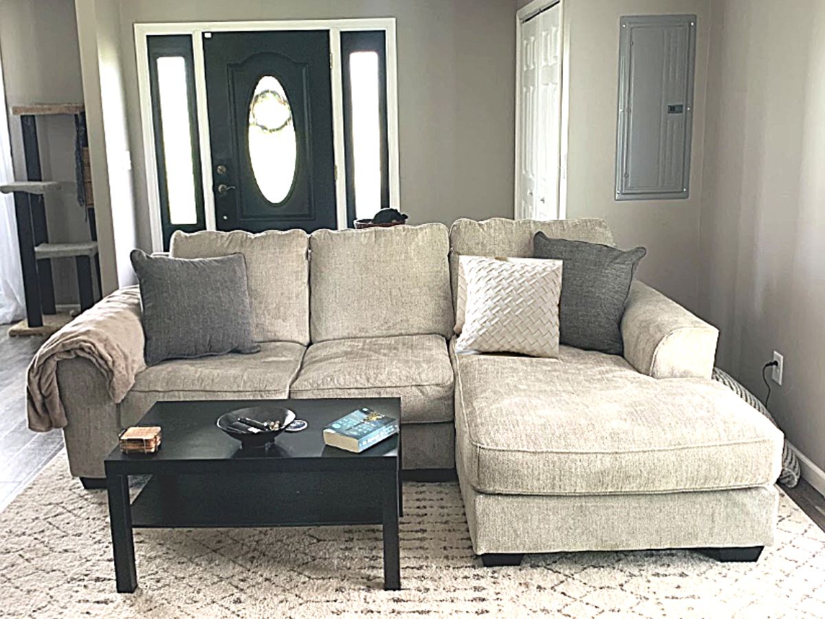 How Many Throw Pillows Do You Need On A Couch? (Picture Examples) DIY